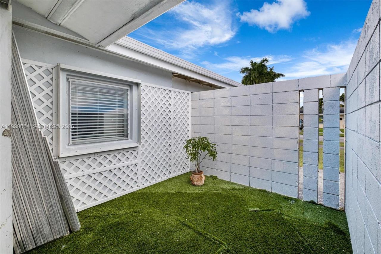 10330 SW 157th St, Miami, FL 33157 Photo