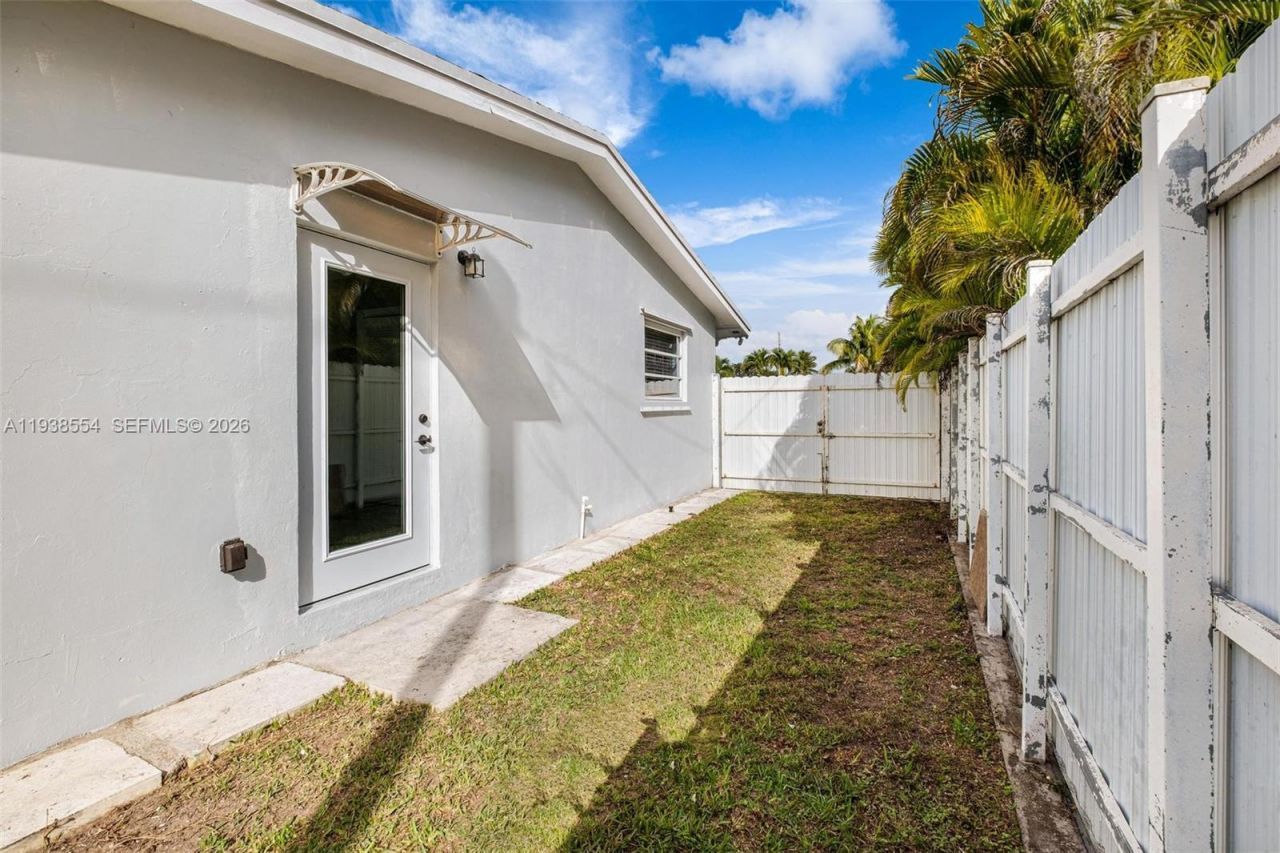 10330 SW 157th St, Miami, FL 33157 Photo