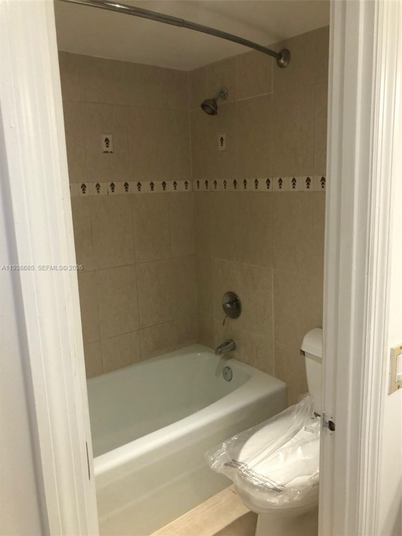 3701 N Country Club Dr, Unit 1901, Aventura, FL 33180 Photo