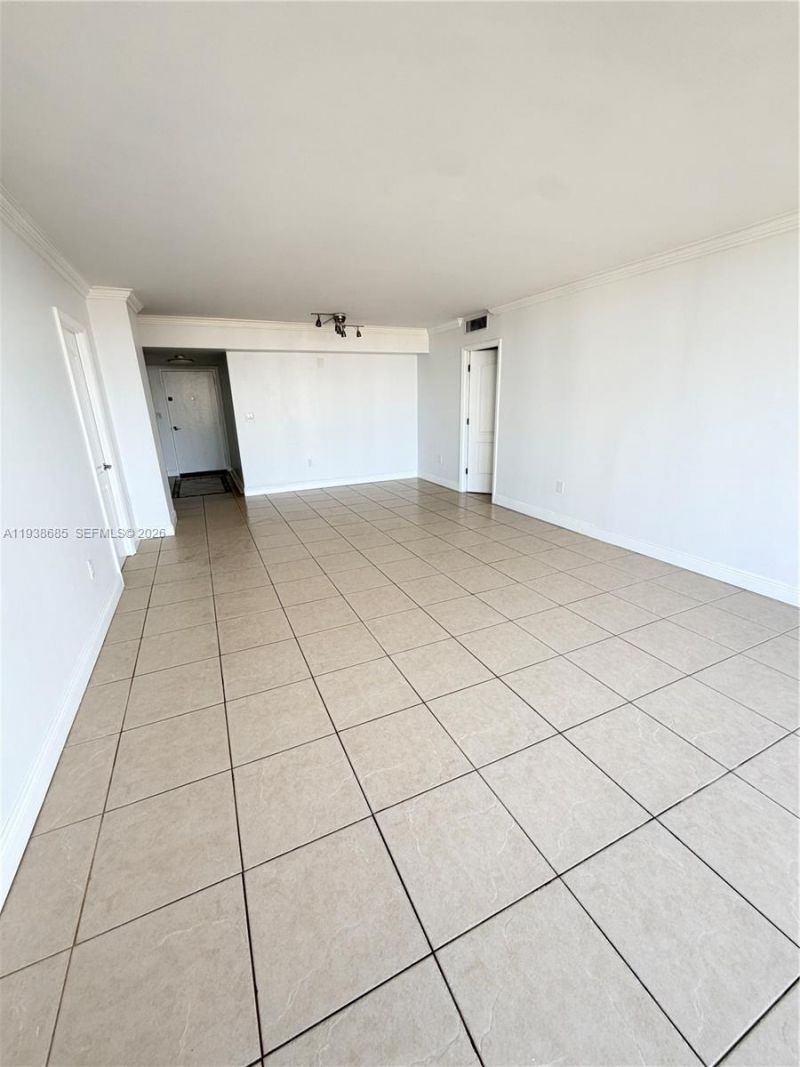 3701 N Country Club Dr, Unit 1901, Aventura, FL 33180 Photo