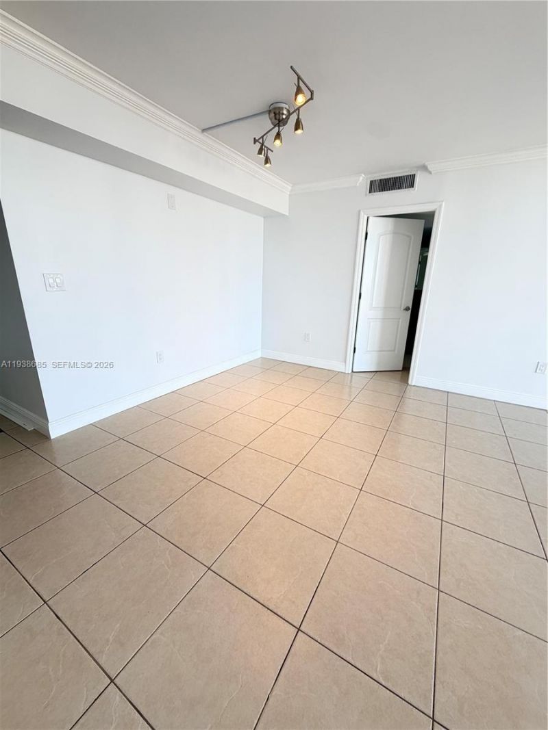 3701 N Country Club Dr, Unit 1901, Aventura, FL 33180 Photo