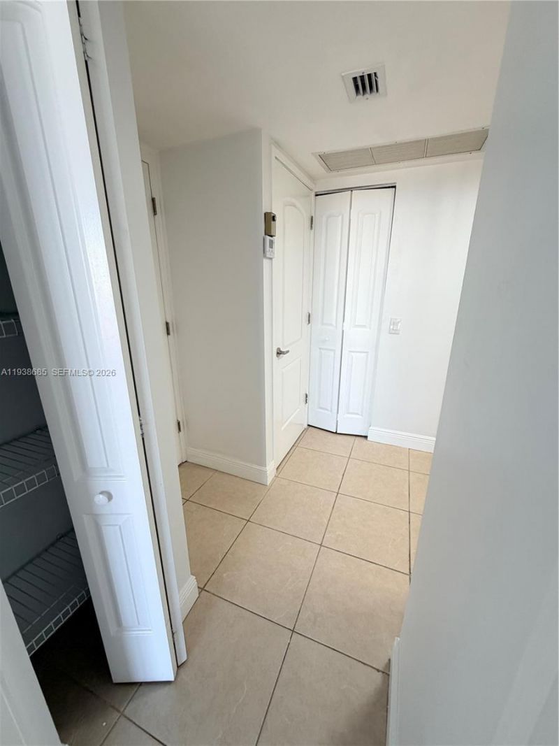 3701 N Country Club Dr, Unit 1901, Aventura, FL 33180 Photo