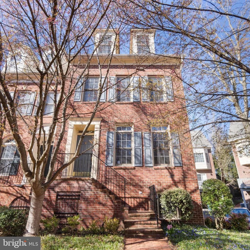 8882 Ashgrove House Lane, Vienna, VA 22182 Main Photo