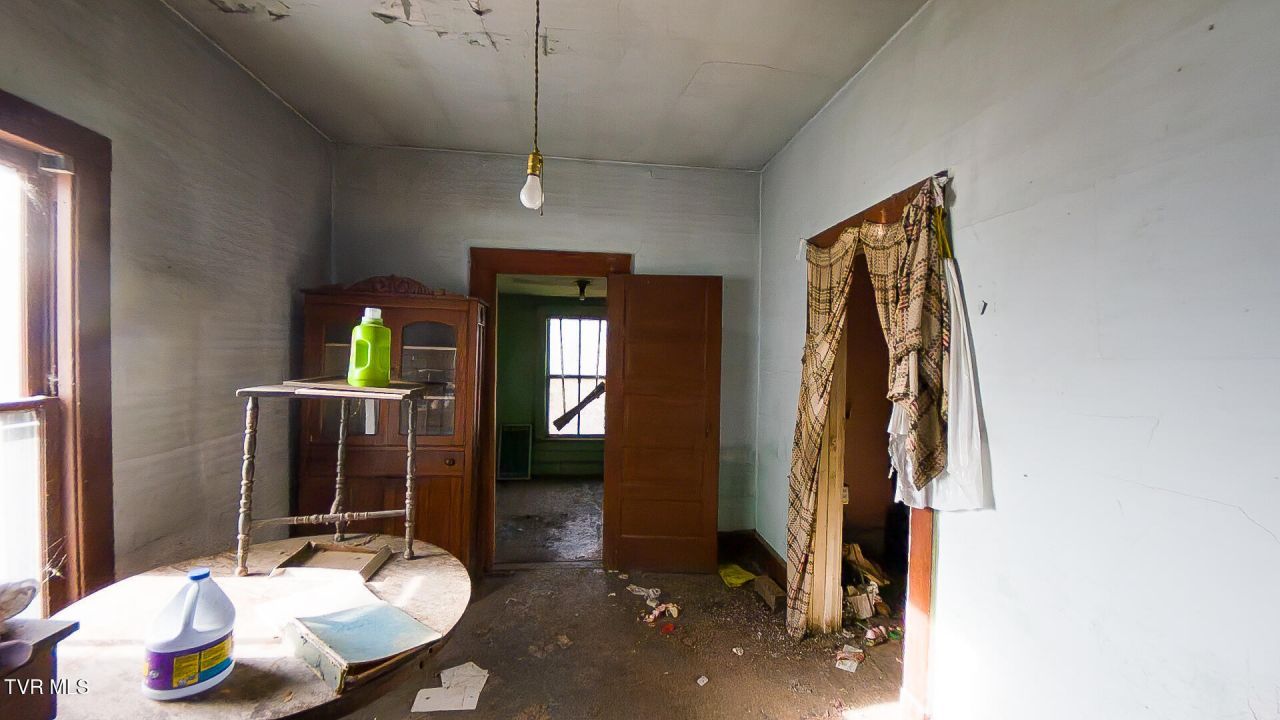 104 Lakeview Street, Bristol, TN 37620 Main Photo