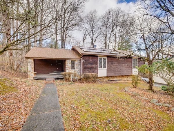 13 North Foxxborough Lane, Johnson City, TN 37604