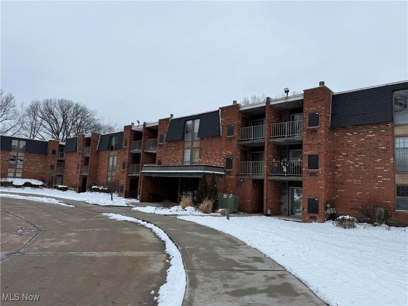 4183 Columbia Road, Unit 121, North Olmsted, OH 44070 Photo 1
