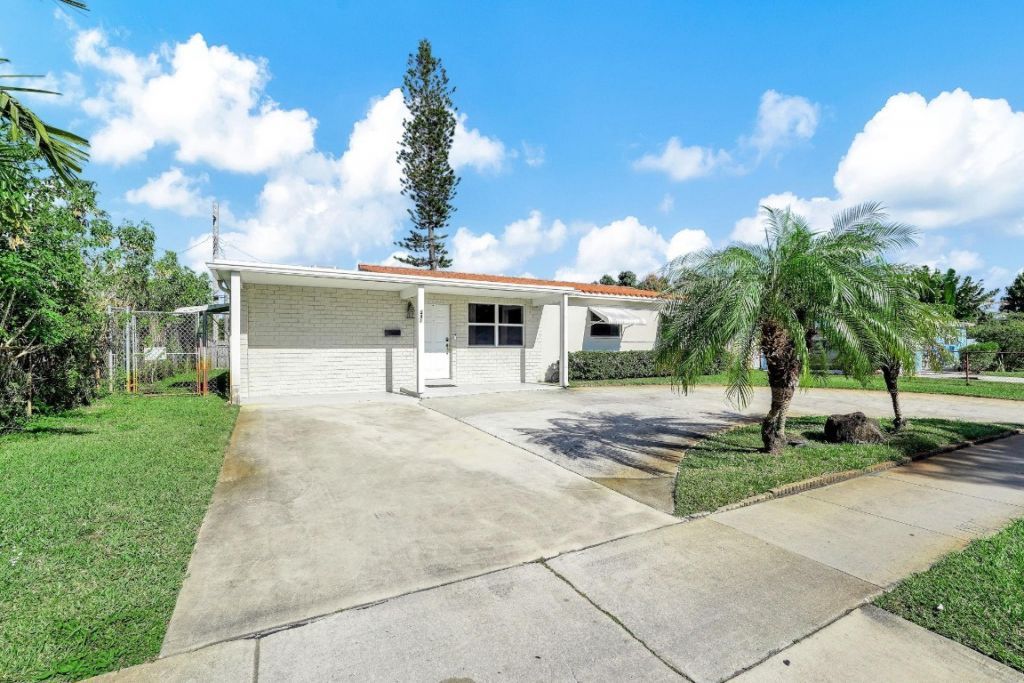 341 NW 37th Street, Deerfield Beach, FL 33064 Main Photo