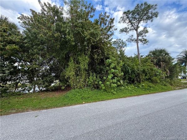 Lot 10,20 1/2 21 SE Pinehaven Avenue, Hobe Sound, FL 33455