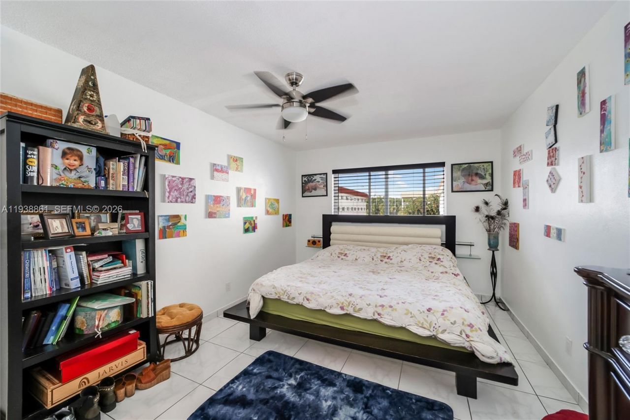 541 Blue Heron, Unit 205C, Hallandale Beach, FL 33009 Photo