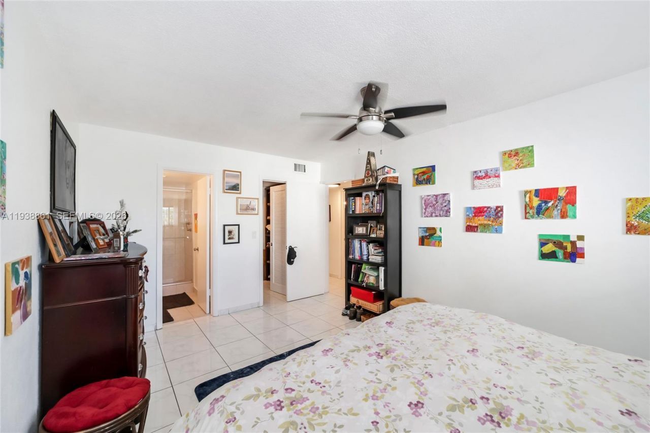 541 Blue Heron, Unit 205C, Hallandale Beach, FL 33009 Photo