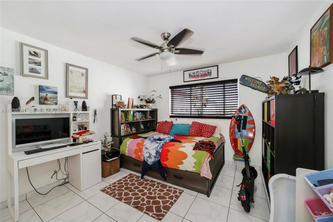 541 Blue Heron, Unit 205C, Hallandale Beach, FL 33009 Photo