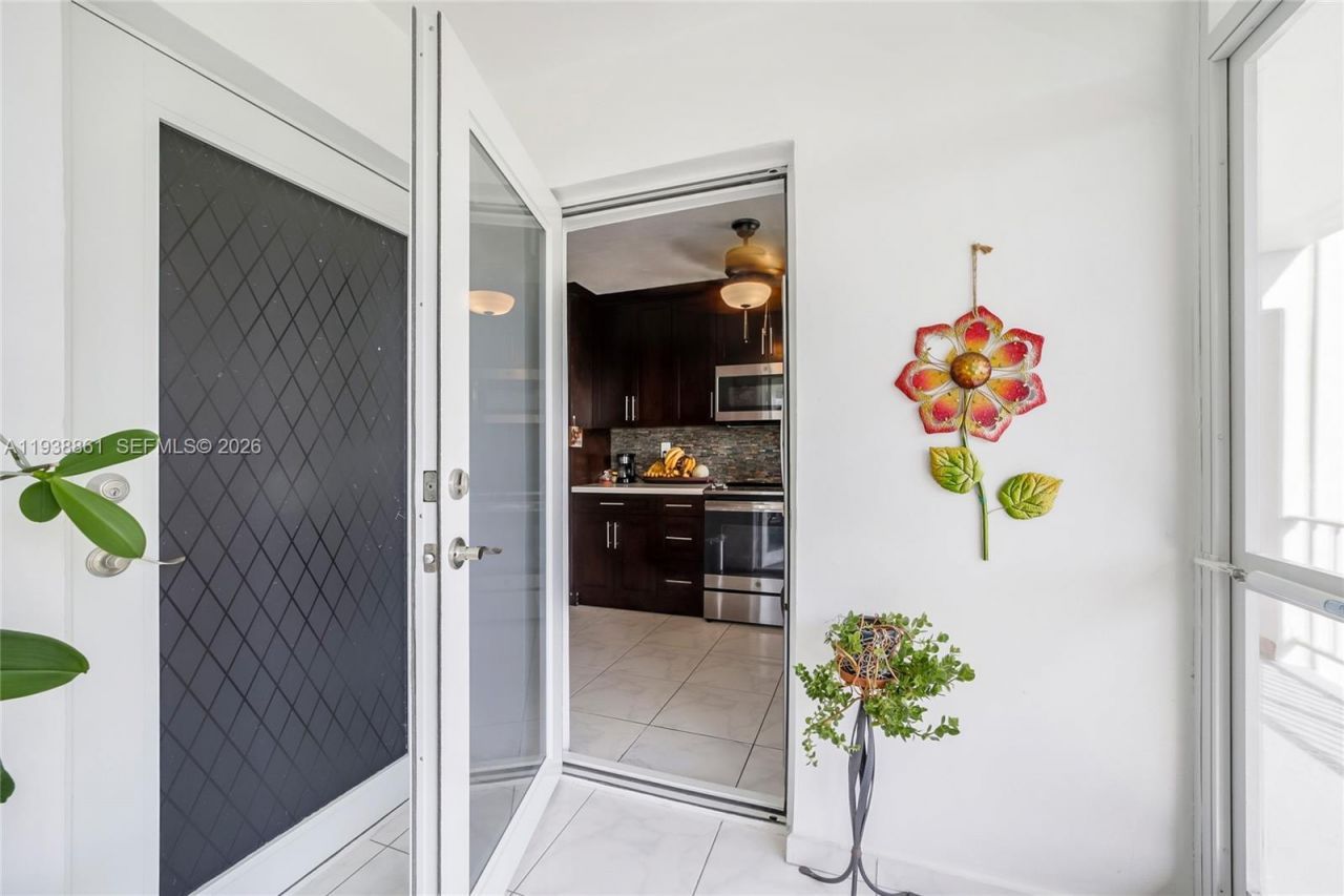 541 Blue Heron, Unit 205C, Hallandale Beach, FL 33009 Photo