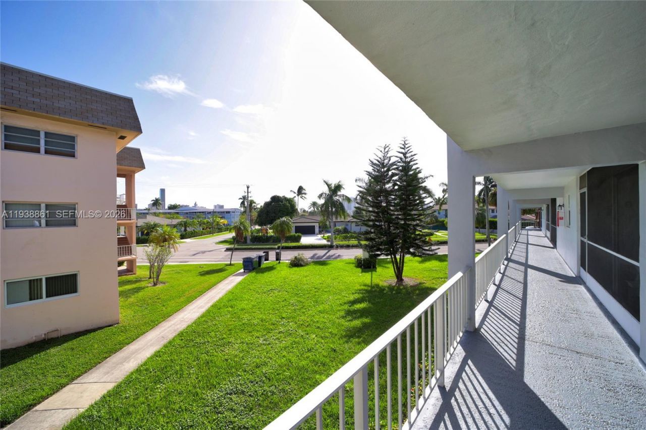 541 Blue Heron, Unit 205C, Hallandale Beach, FL 33009 Photo