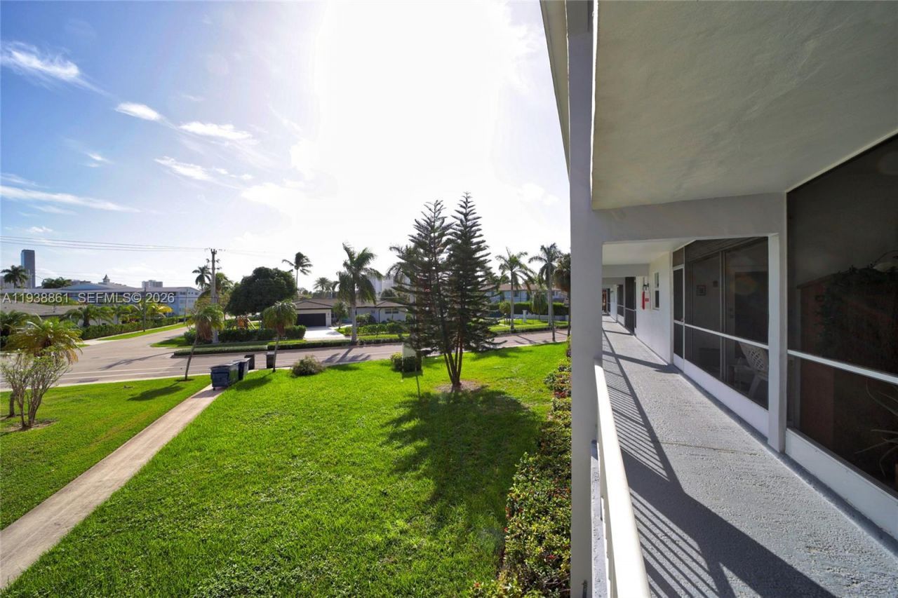 541 Blue Heron, Unit 205C, Hallandale Beach, FL 33009 Photo