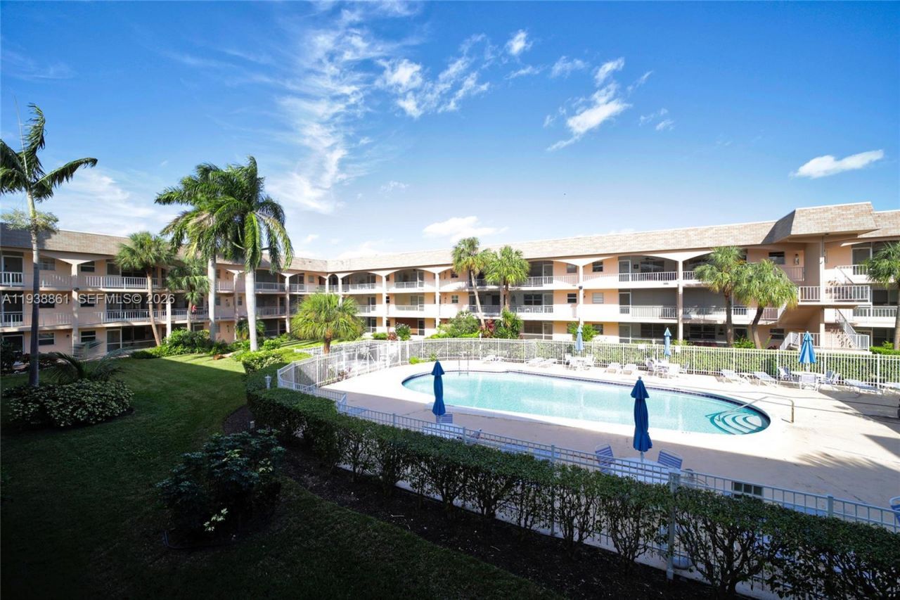 541 Blue Heron, Unit 205C, Hallandale Beach, FL 33009 Photo