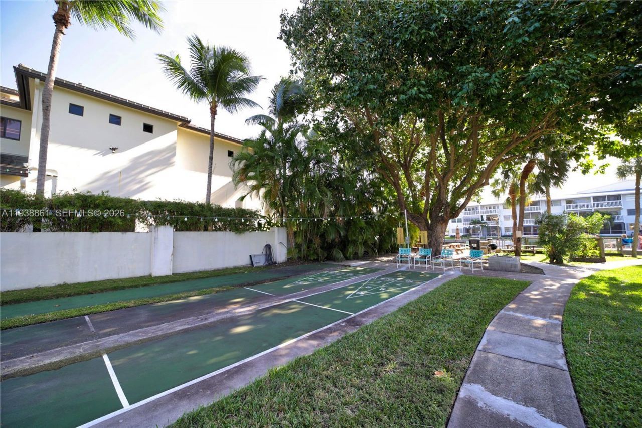 541 Blue Heron, Unit 205C, Hallandale Beach, FL 33009 Photo