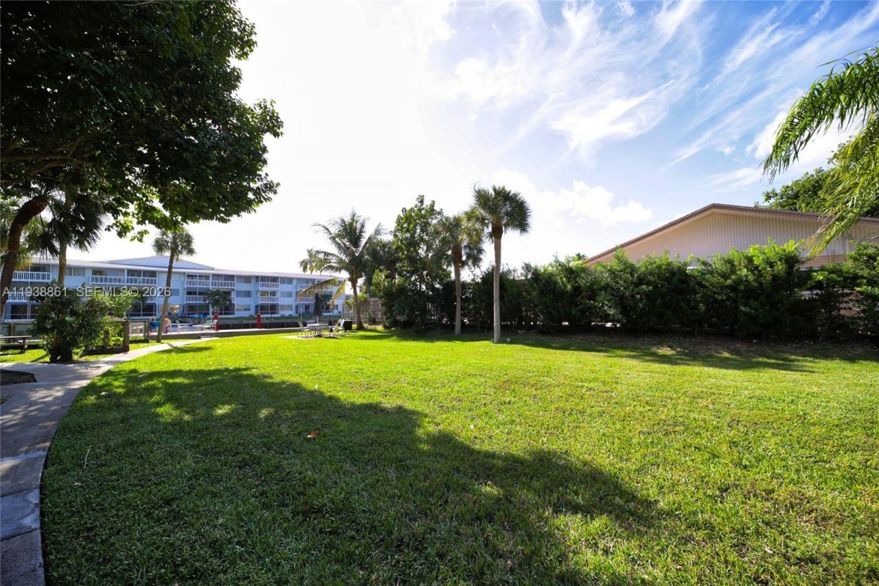 541 Blue Heron, Unit 205C, Hallandale Beach, FL 33009 Photo
