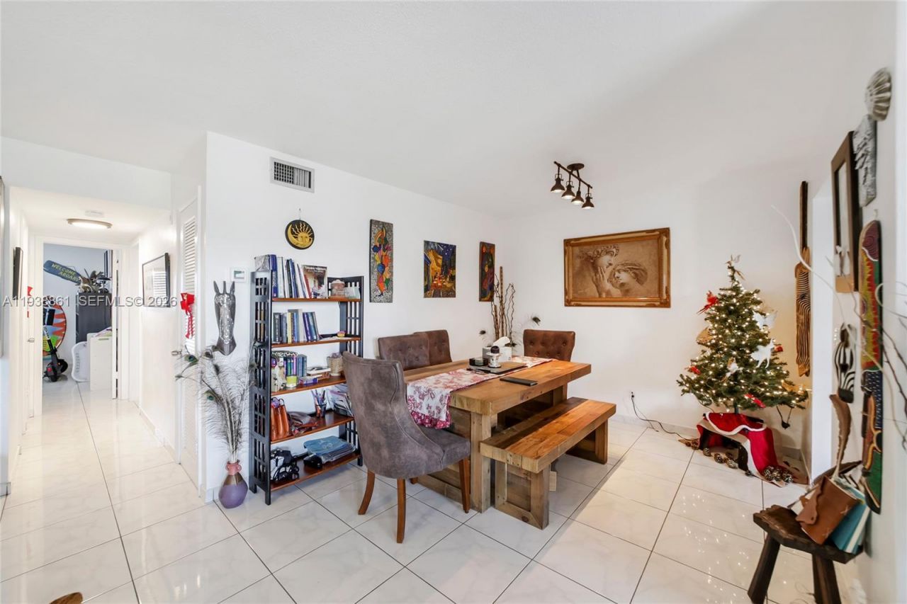 541 Blue Heron, Unit 205C, Hallandale Beach, FL 33009 Photo