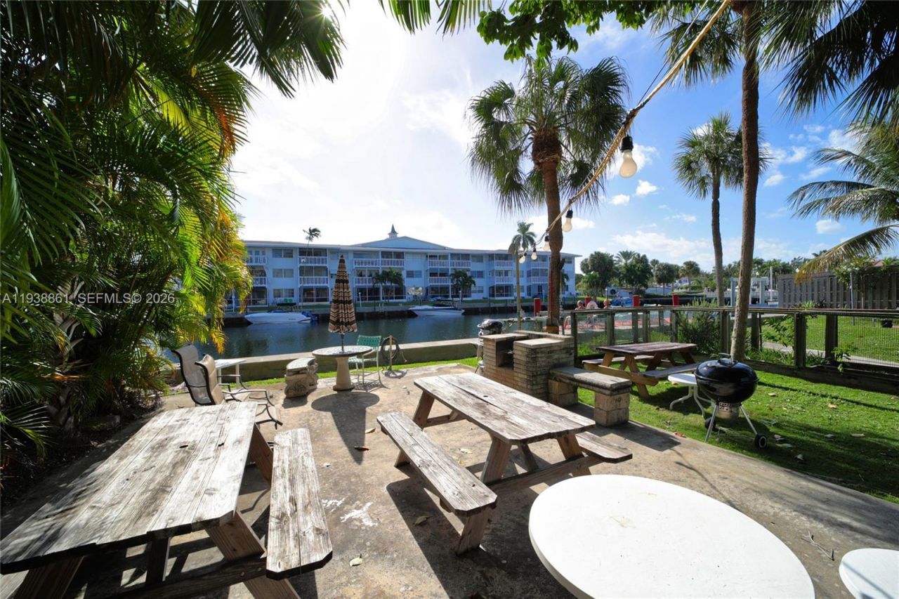 541 Blue Heron, Unit 205C, Hallandale Beach, FL 33009 Photo