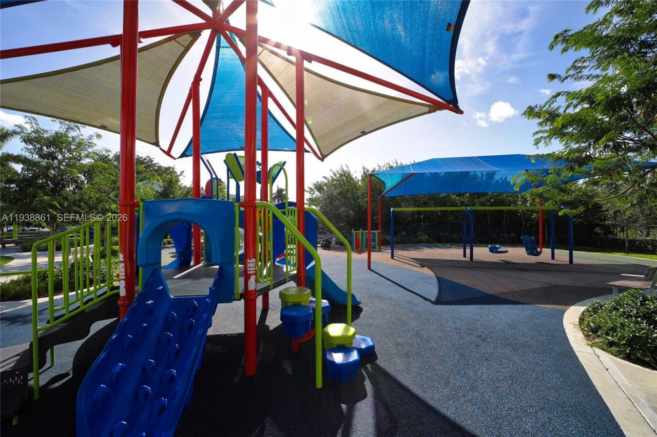 541 Blue Heron, Unit 205C, Hallandale Beach, FL 33009 Photo