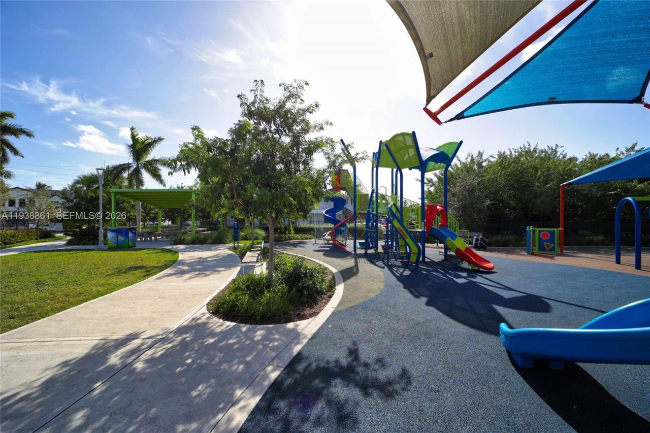 541 Blue Heron, Unit 205C, Hallandale Beach, FL 33009 Photo