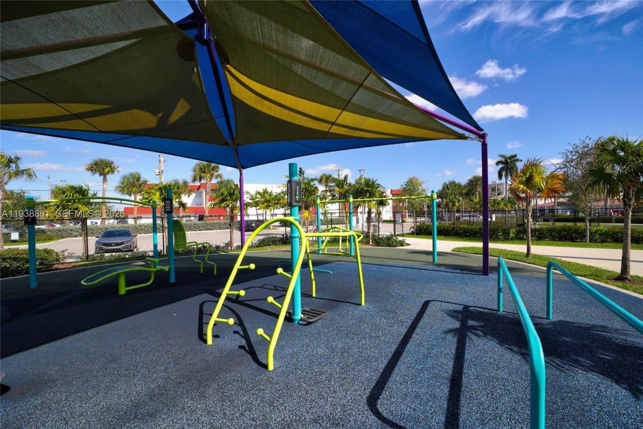 541 Blue Heron, Unit 205C, Hallandale Beach, FL 33009 Photo