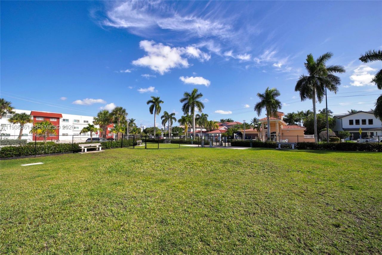 541 Blue Heron, Unit 205C, Hallandale Beach, FL 33009 Photo