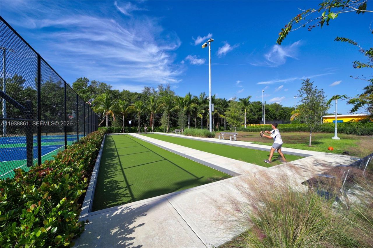 541 Blue Heron, Unit 205C, Hallandale Beach, FL 33009 Photo