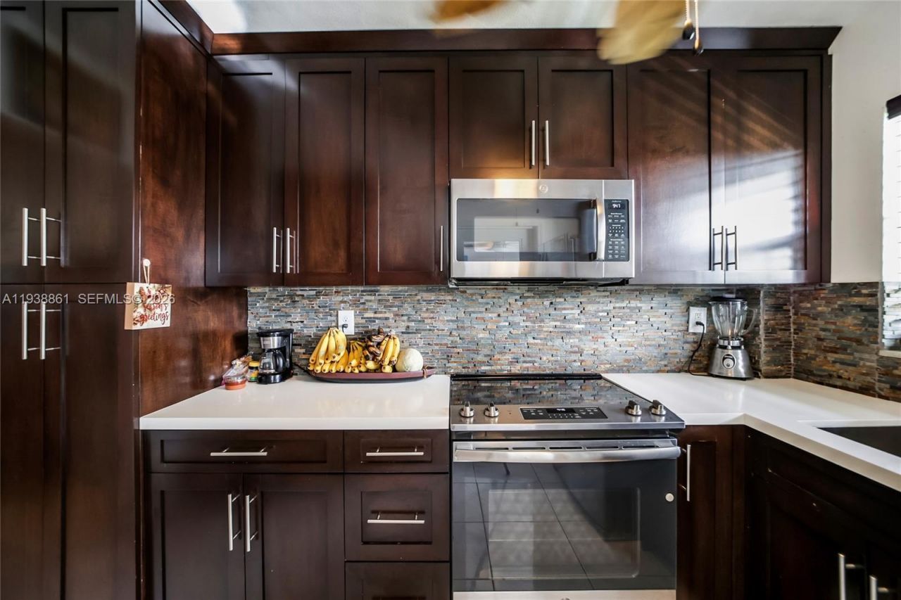 541 Blue Heron, Unit 205C, Hallandale Beach, FL 33009 Photo