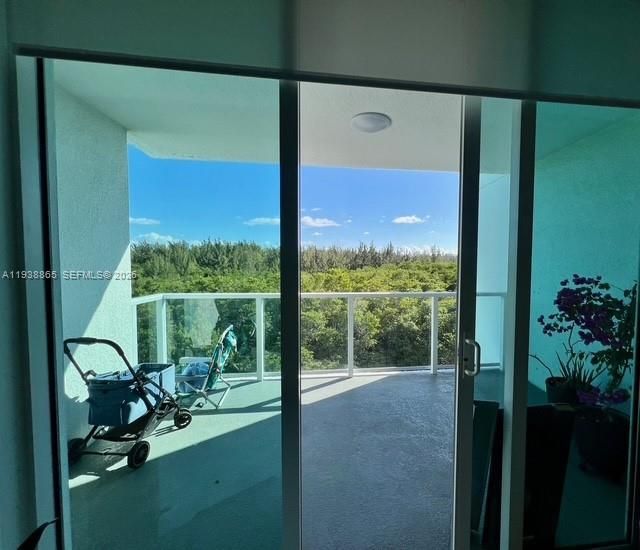 14951 Royal Oaks Ln, Unit 505, North Miami, FL 33181 Photo