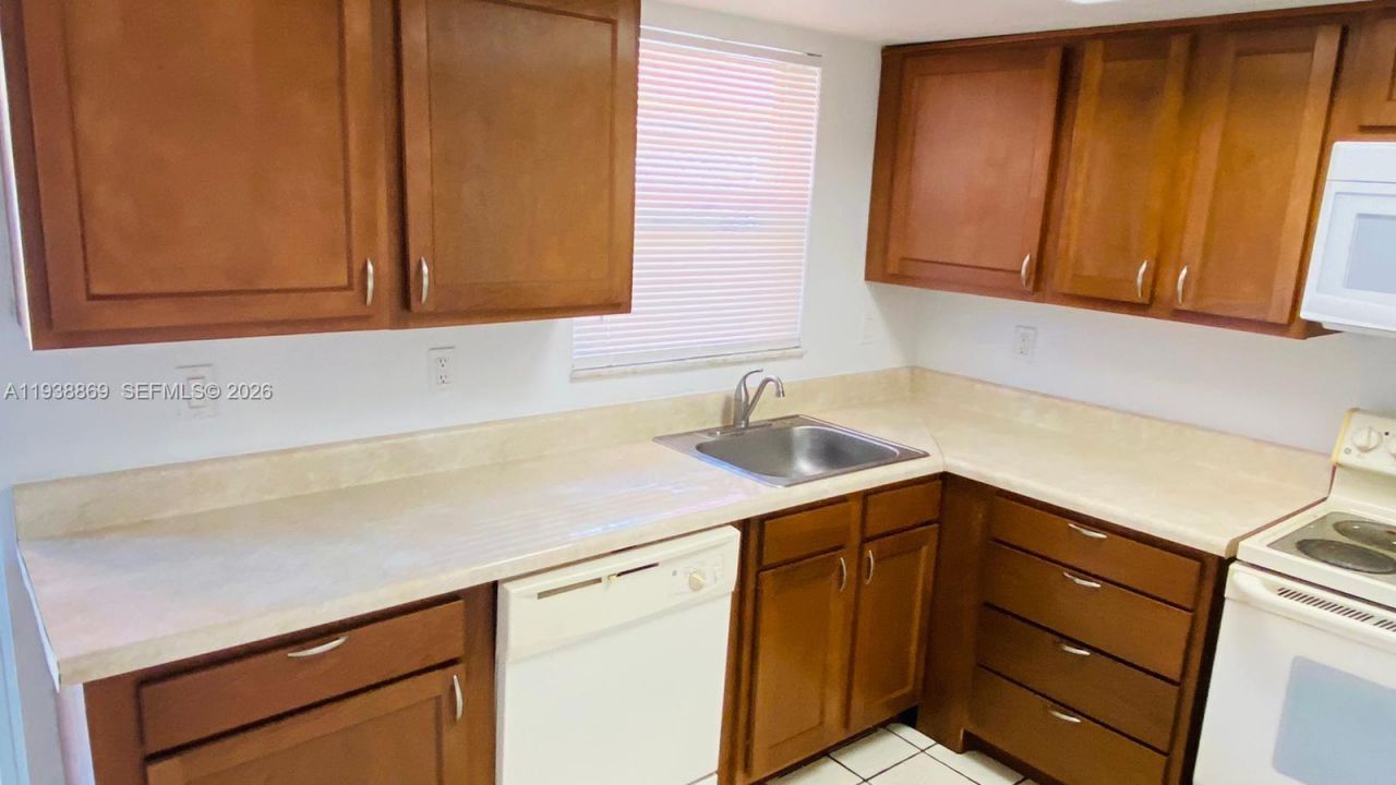 5407 NW 27th St, Unit D2, Lauderhill, FL 33313 Photo