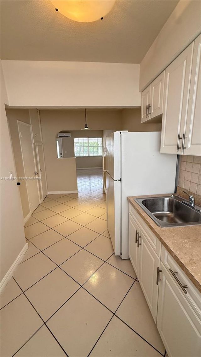 330 74th St , Unit 16, Miami Beach, FL 33141 Photo