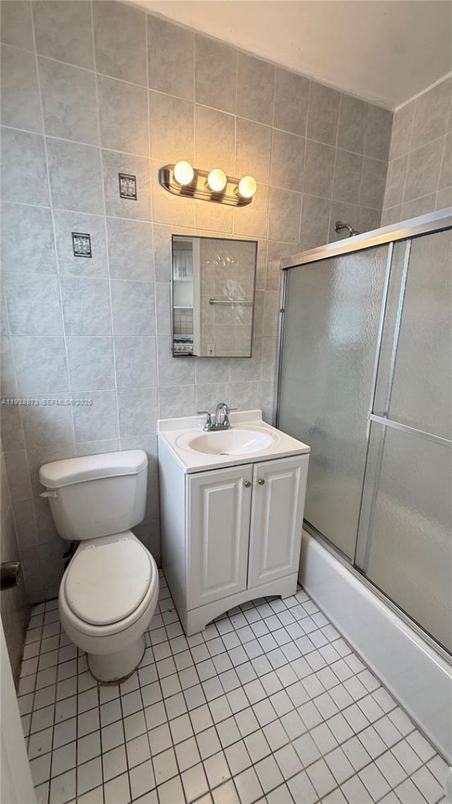 330 74th St , Unit 16, Miami Beach, FL 33141 Photo