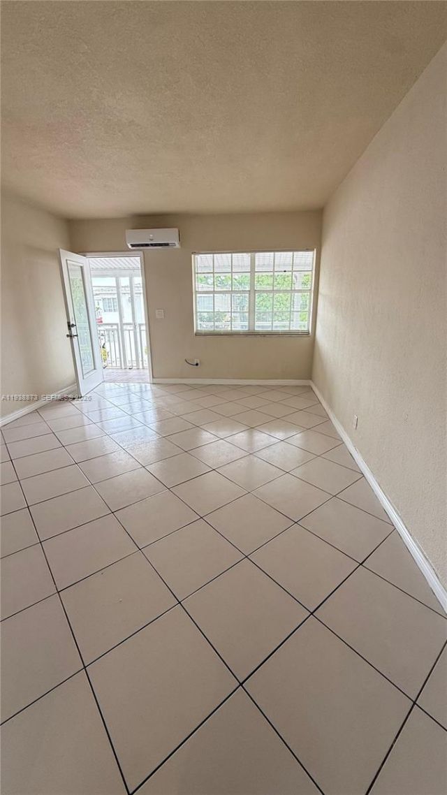 330 74th St , Unit 16, Miami Beach, FL 33141 Photo