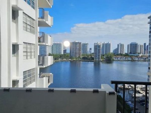2750 NE 183rd Street, Unit 1101, Aventura, FL 33160