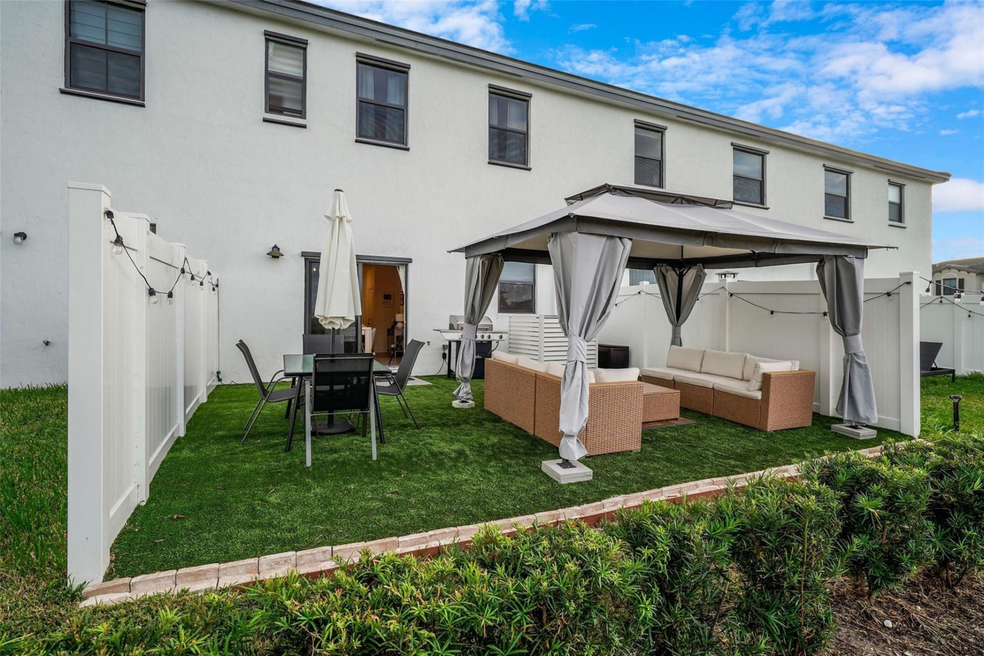 659 NW 204th Street, Miami, FL 33169 Photo