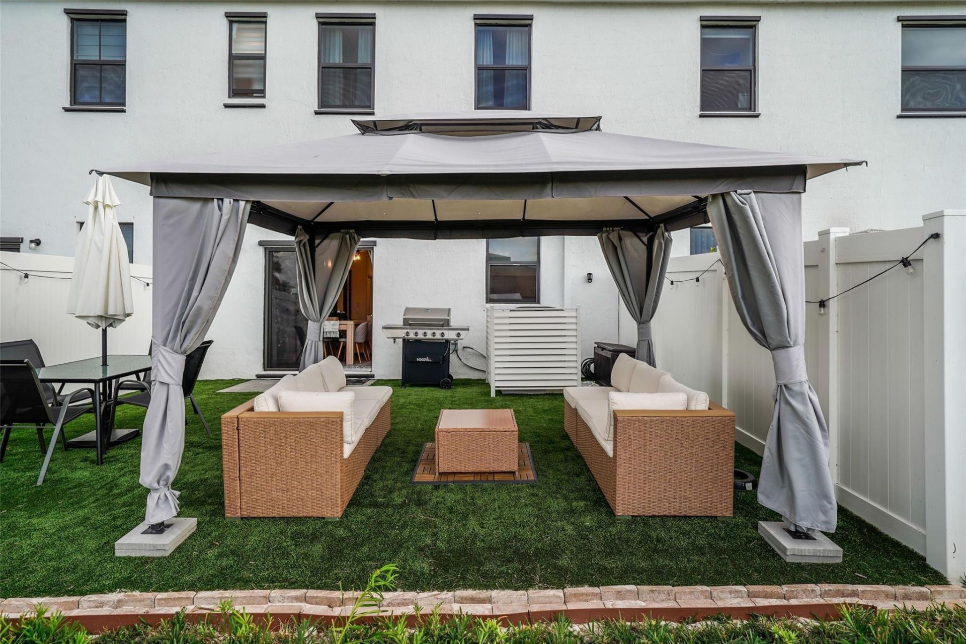 659 NW 204th Street, Miami, FL 33169 Photo