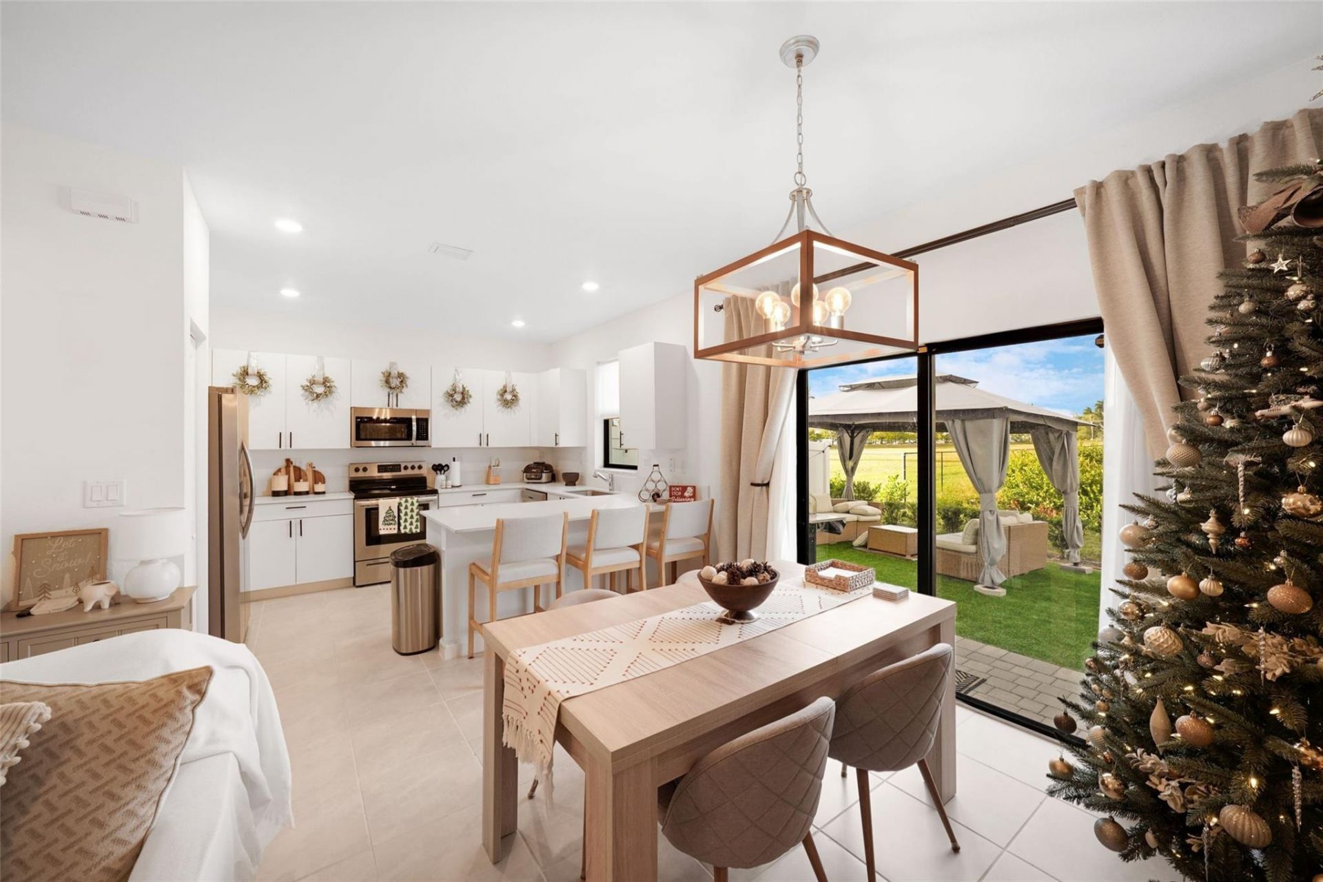 659 NW 204th Street, Miami, FL 33169 Photo