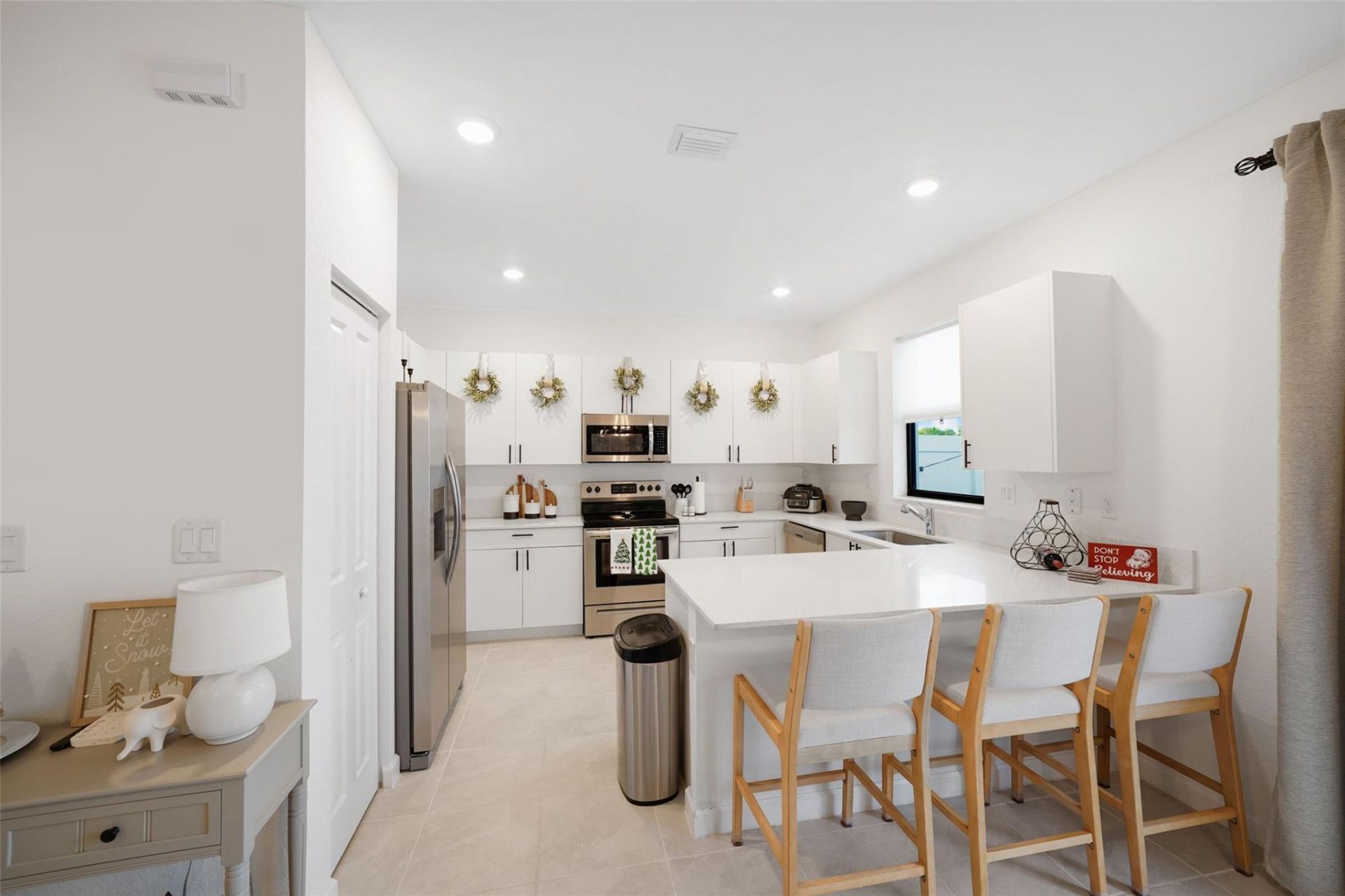 659 NW 204th Street, Miami, FL 33169 Photo