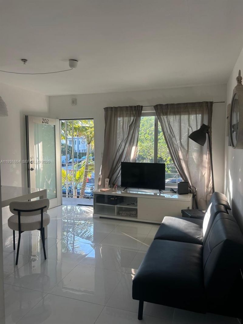801 15th St, Unit 202, Miami Beach, FL 33139 Photo