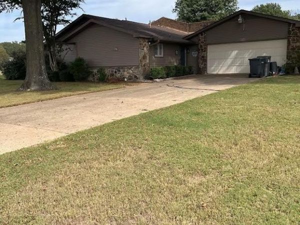 100 Briarcrest, Jonesboro, AR 72401