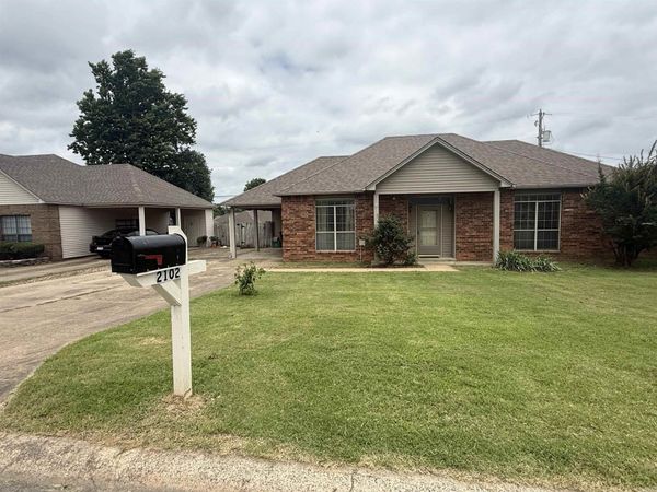 2102 Jonathan Lane, Searcy, AR 72143