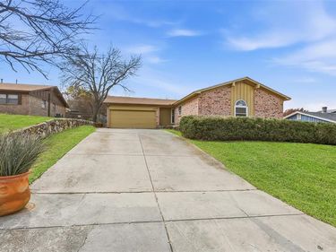 7833 Davenport Avenue, Fort Worth, TX 76116