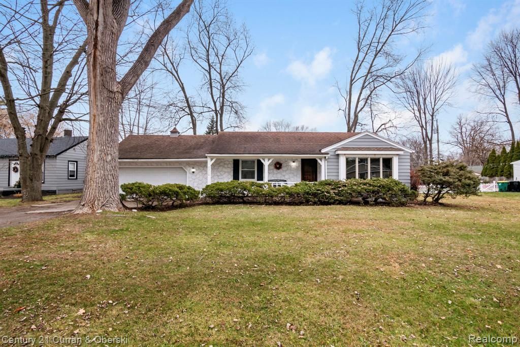 33776 Rhonswood Street, Farmington, MI 48335 Main Photo