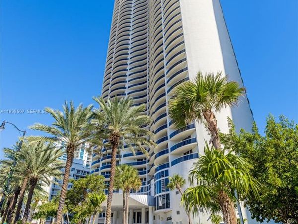 17201 Collins Ave, Unit 2006, Sunny Isles Beach, FL 33160