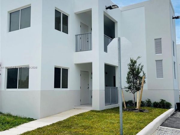 310 E 7th St, Unit 202, Hialeah, FL 33010