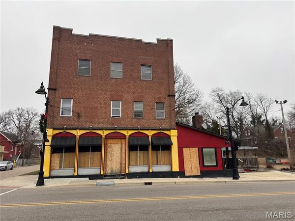 923 W Main Main, Belleville, IL 62220