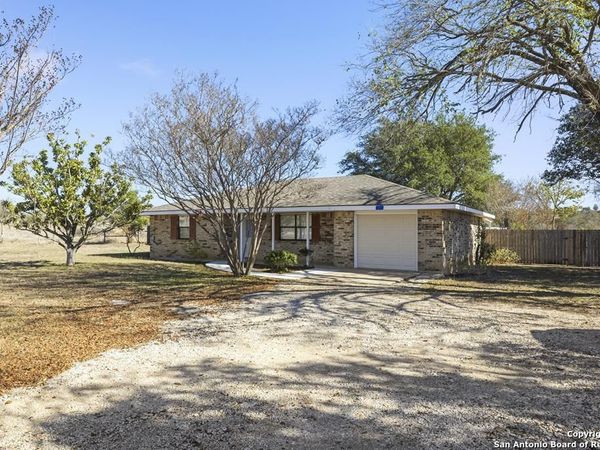 341 N Stoneleigh Rd., Center Point, TX 78010