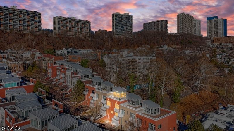 9 Vela Way, Edgewater, NJ 07020 Main Photo