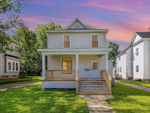 808 9th Ave E, Menomonie, WI 54751